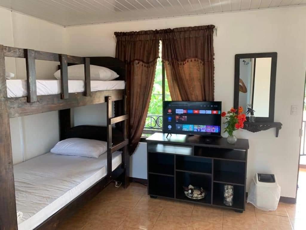 Cabinas Playa Bandera Aparthotel Parrita Eksteriør bilde